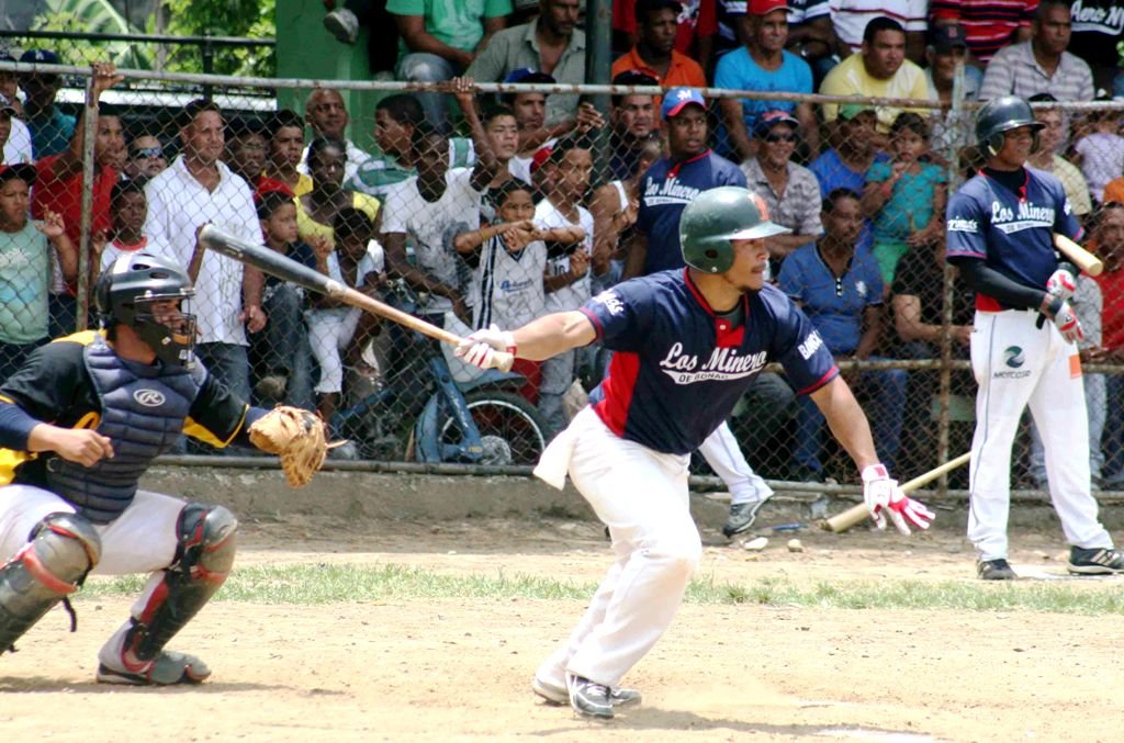 Bernie Castro dispara un cuadrangular frente a los Granjeros